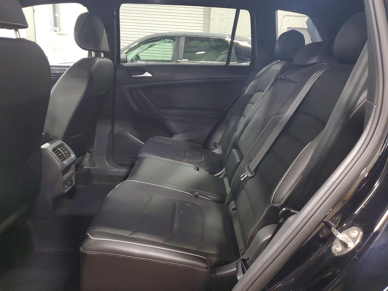 2021 VOLKSWAGEN TIGUAN SEL PREMIUM R-LINE photo 31