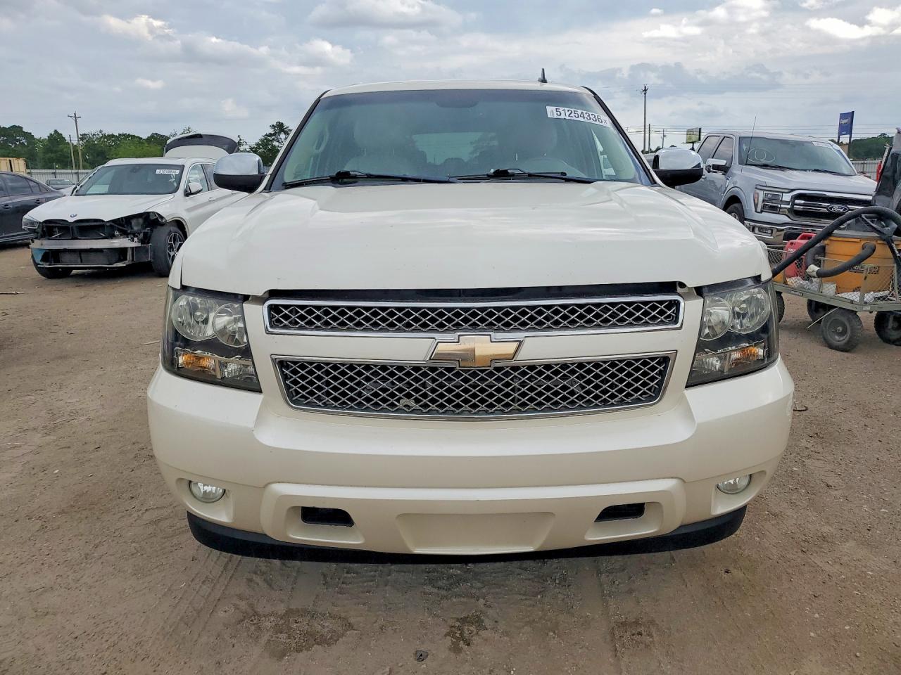 2011 CHEVROLET SUBURBAN C1500 LTZ photo 9