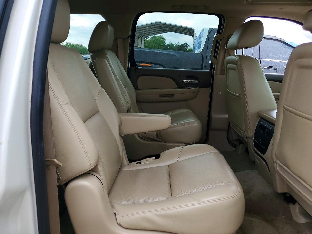 2011 CHEVROLET SUBURBAN C1500 LTZ photo 21