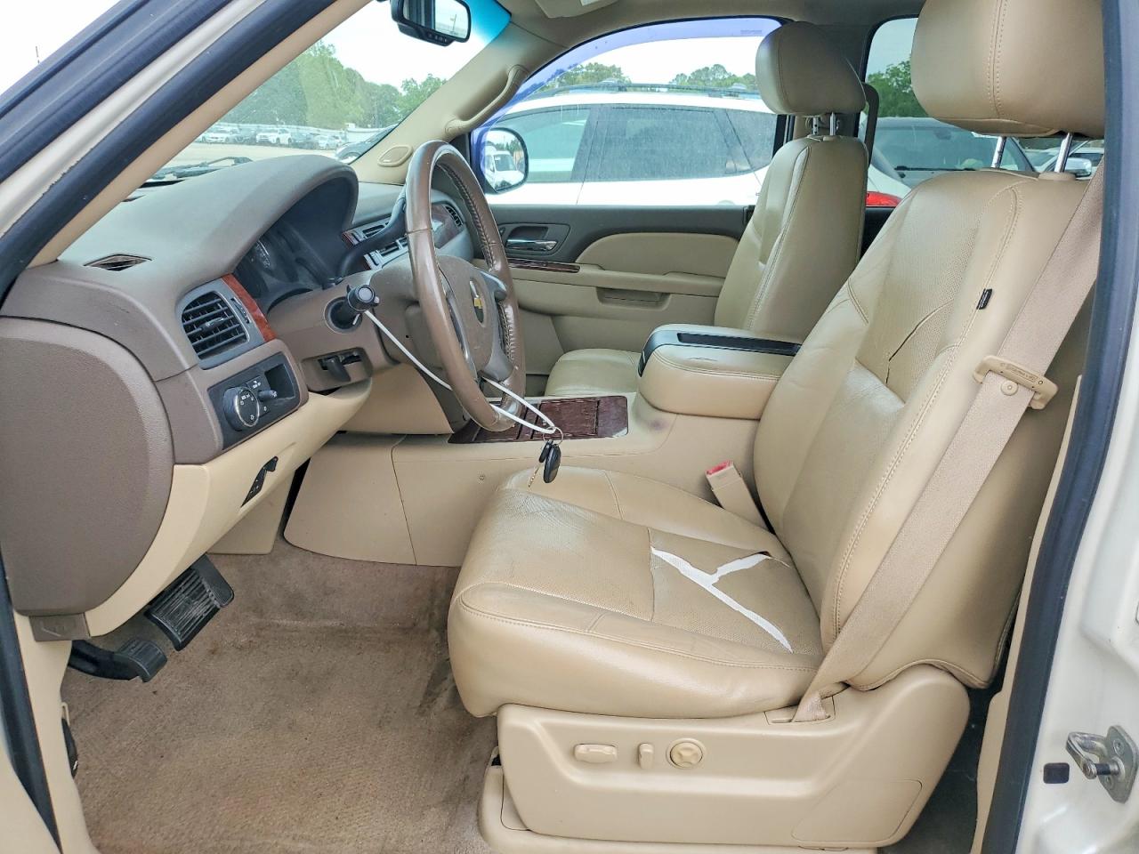 2011 CHEVROLET SUBURBAN C1500 LTZ photo 13