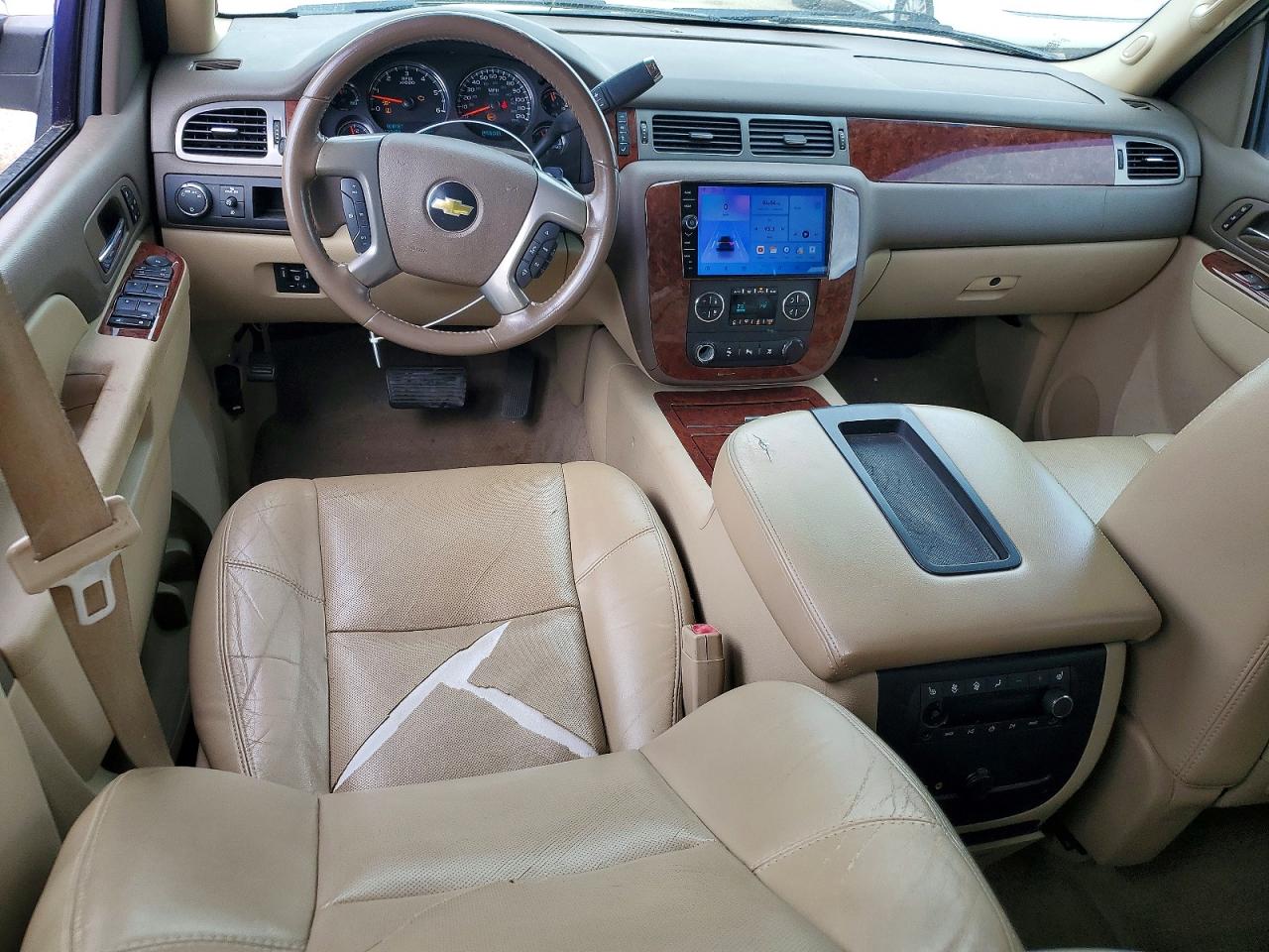 2011 CHEVROLET SUBURBAN C1500 LTZ photo 15