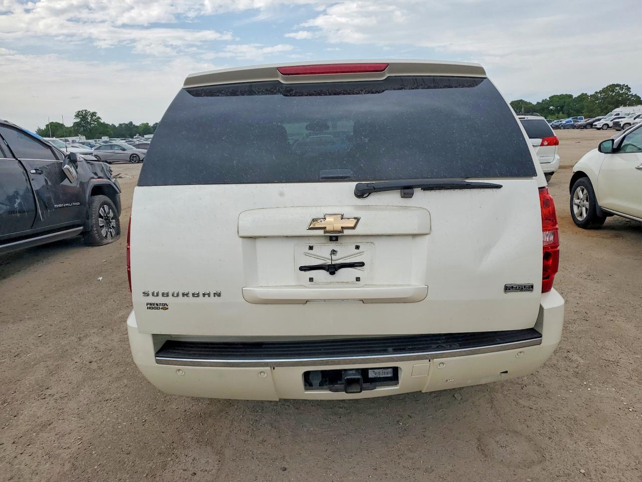 2011 CHEVROLET SUBURBAN C1500 LTZ photo 11