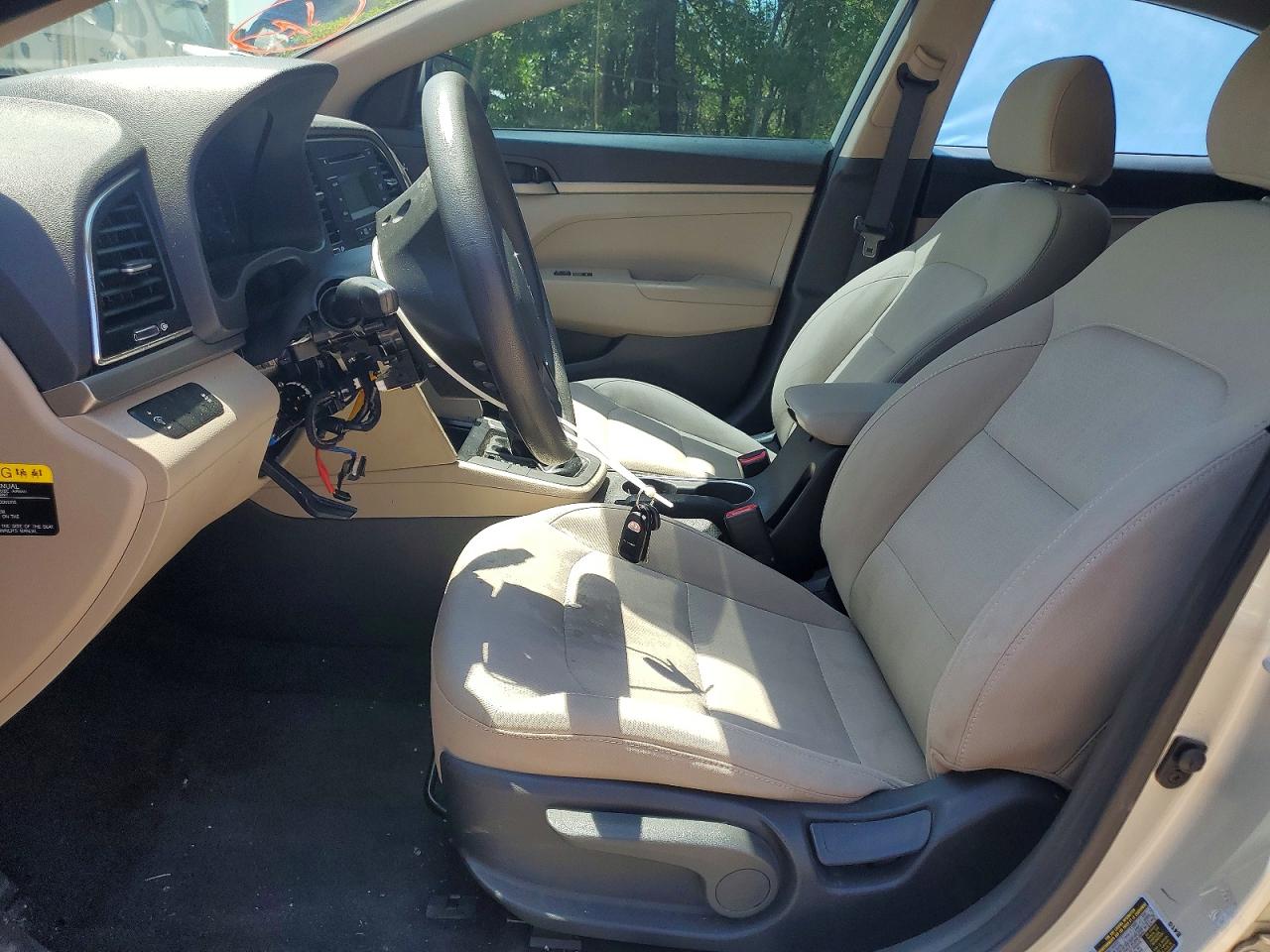 2017 HYUNDAI ELANTRA SE photo 13