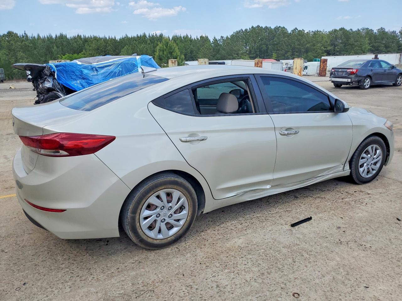 2017 HYUNDAI ELANTRA SE photo 5