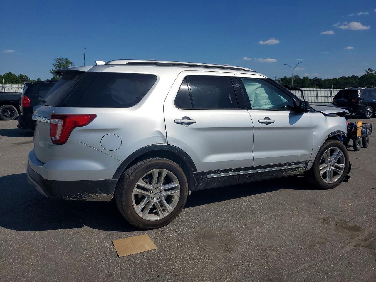 2017 FORD EXPLORER XLT photo 5