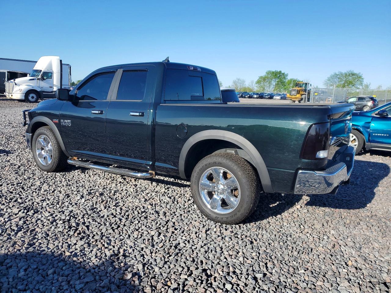 2015 RAM 1500 SLT photo 3