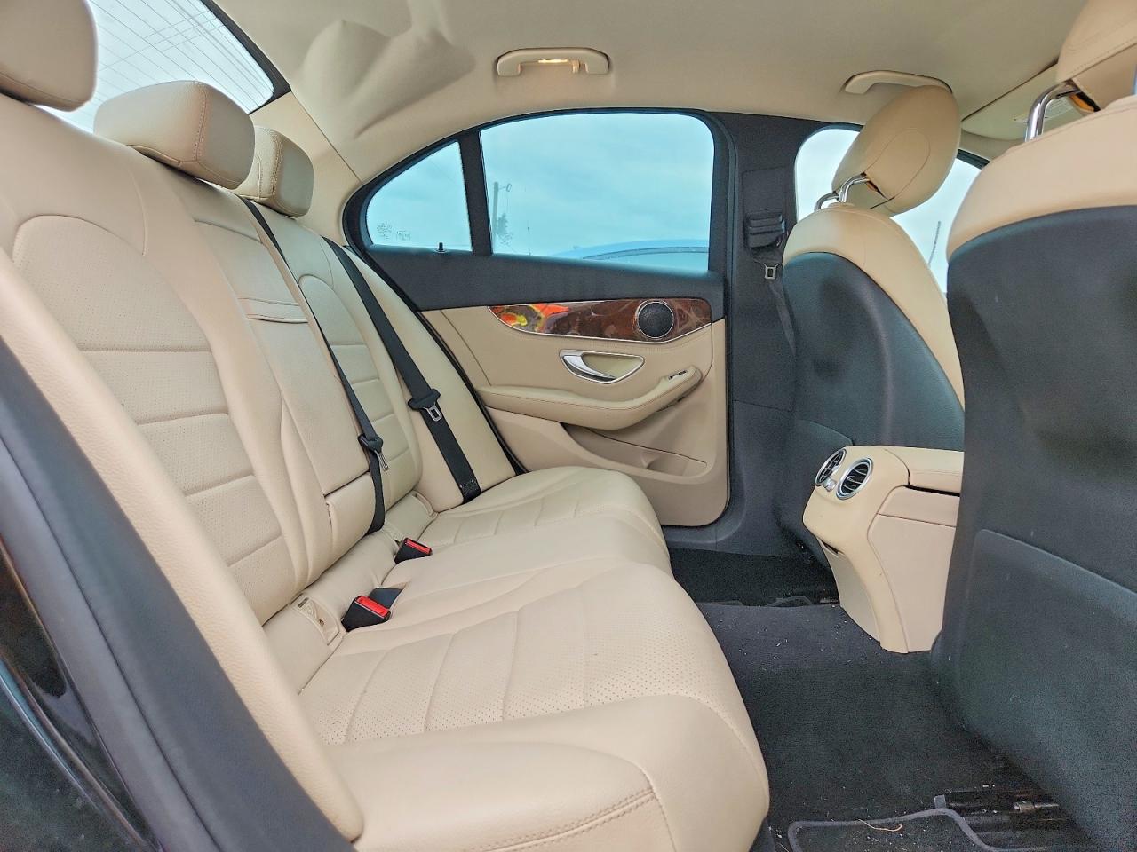 2015 MERCEDES-BENZ C 300 photo 28