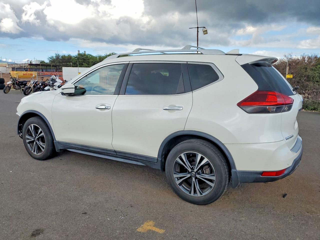 2020 NISSAN ROGUE SV photo 3