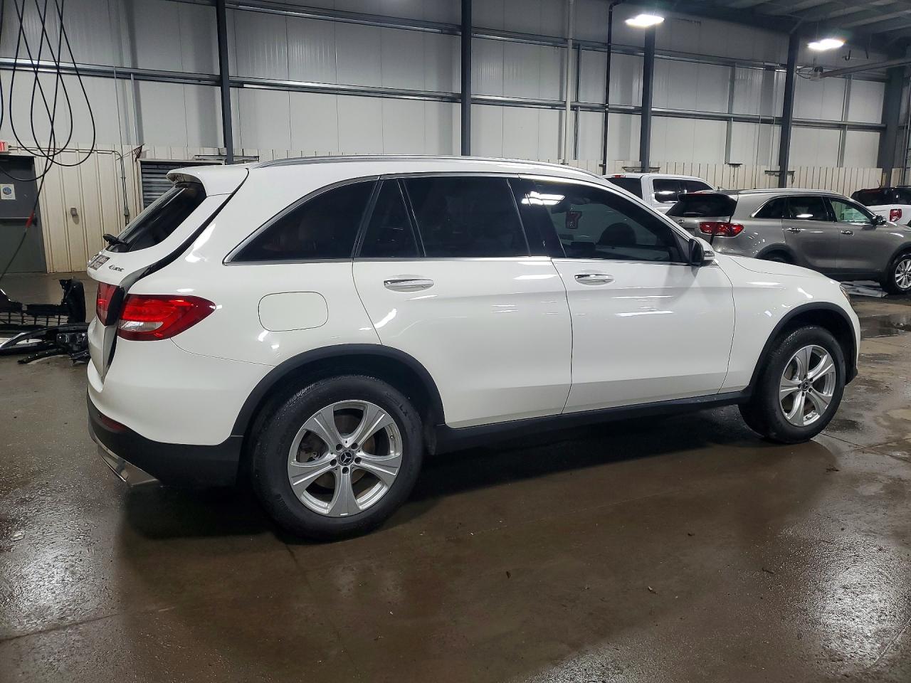 2018 MERCEDES-BENZ GLC 300 4MATIC photo 3