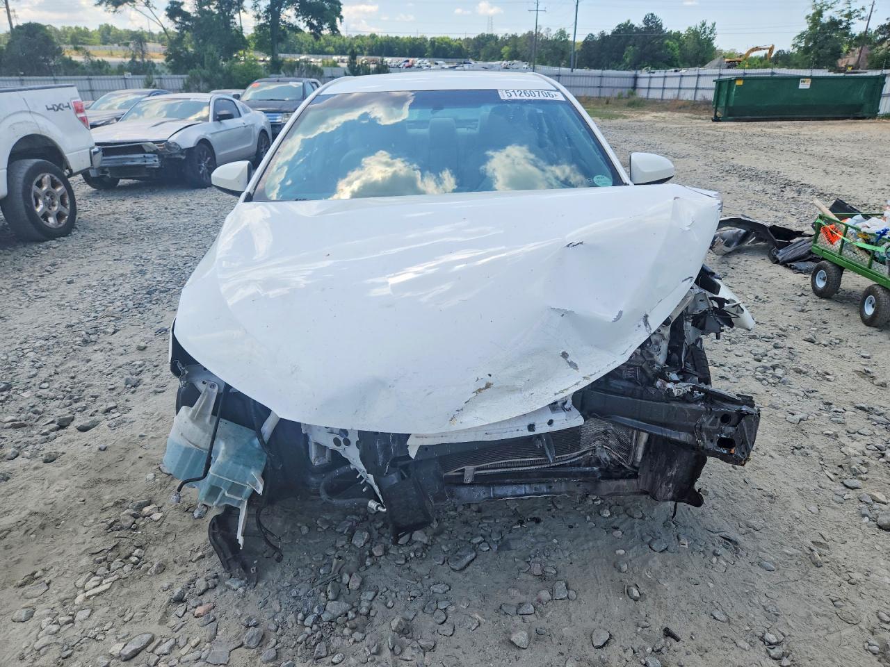 2015 TOYOTA CAMRY LE photo 9