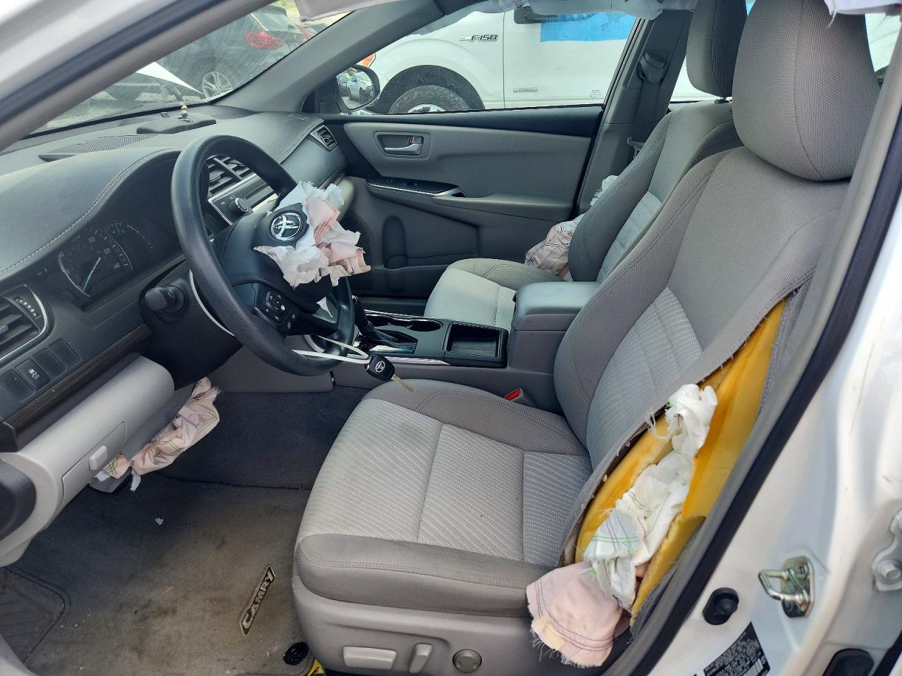 2015 TOYOTA CAMRY LE photo 13