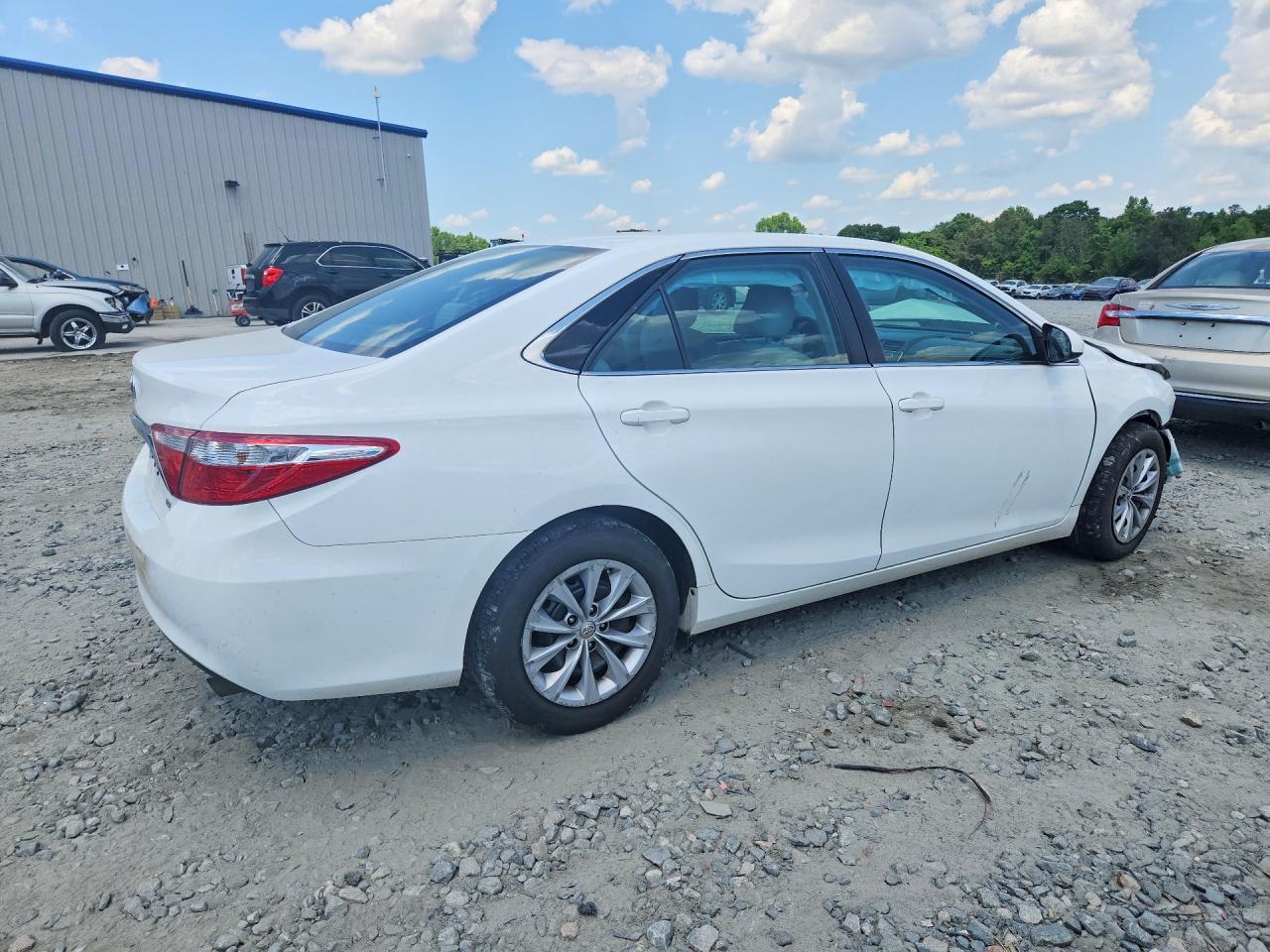 2015 TOYOTA CAMRY LE photo 5