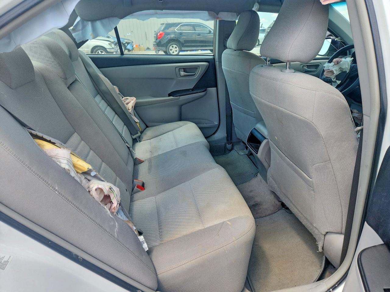 2015 TOYOTA CAMRY LE photo 19