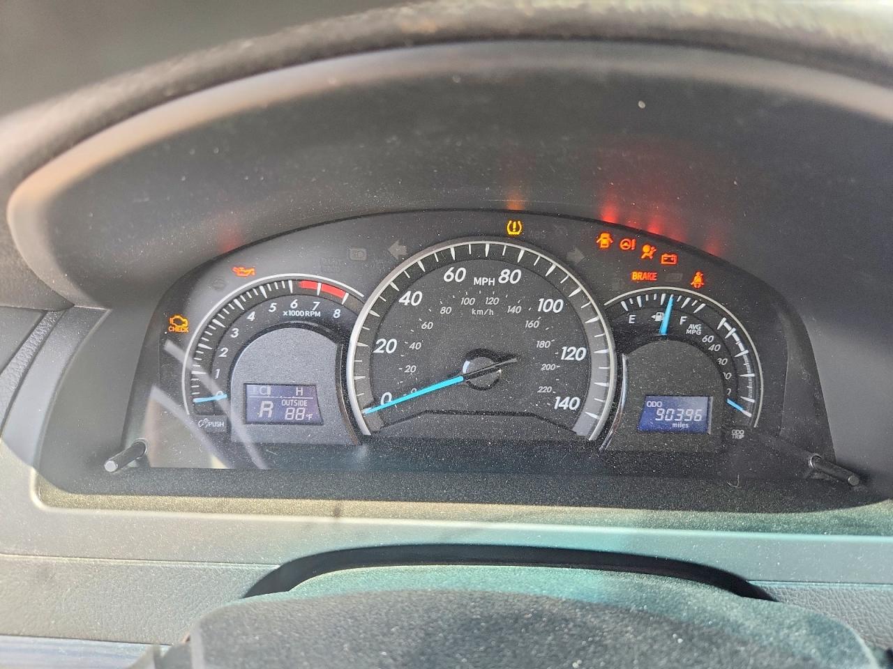 2015 TOYOTA CAMRY LE photo 17