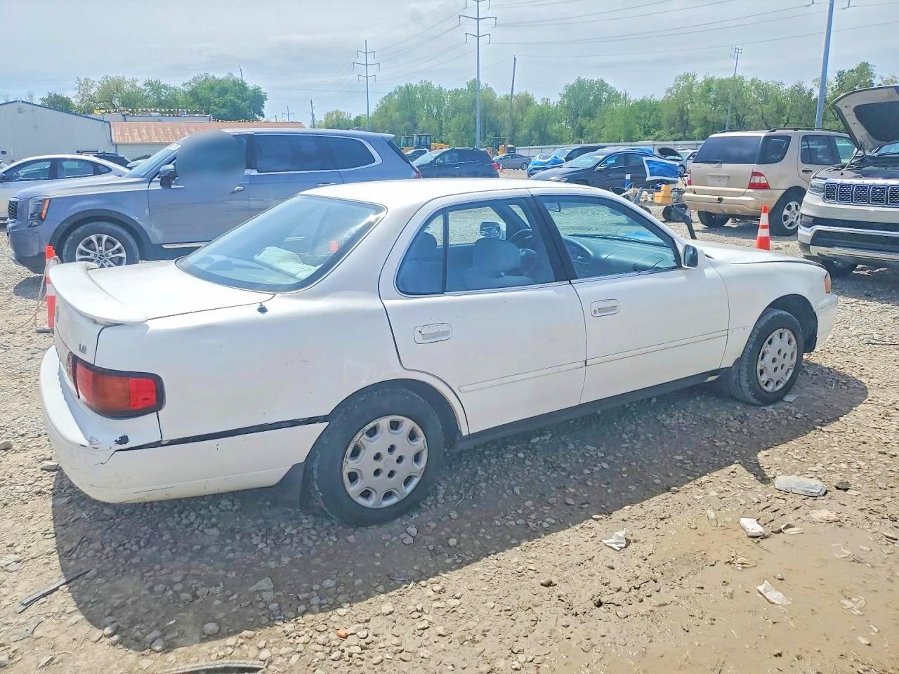 1996 TOYOTA CAMRY LE photo 5