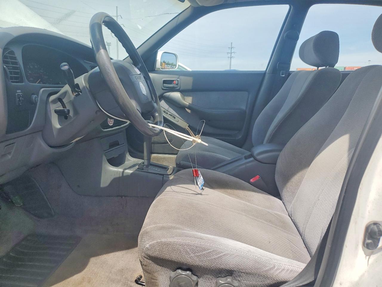 1996 TOYOTA CAMRY LE photo 13