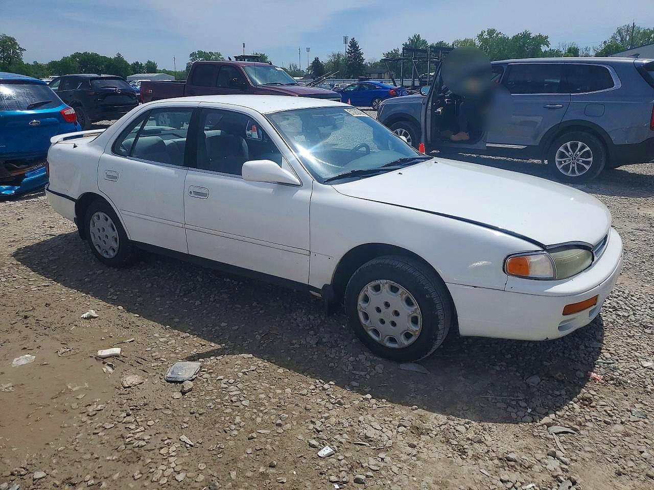 1996 TOYOTA CAMRY LE photo 7