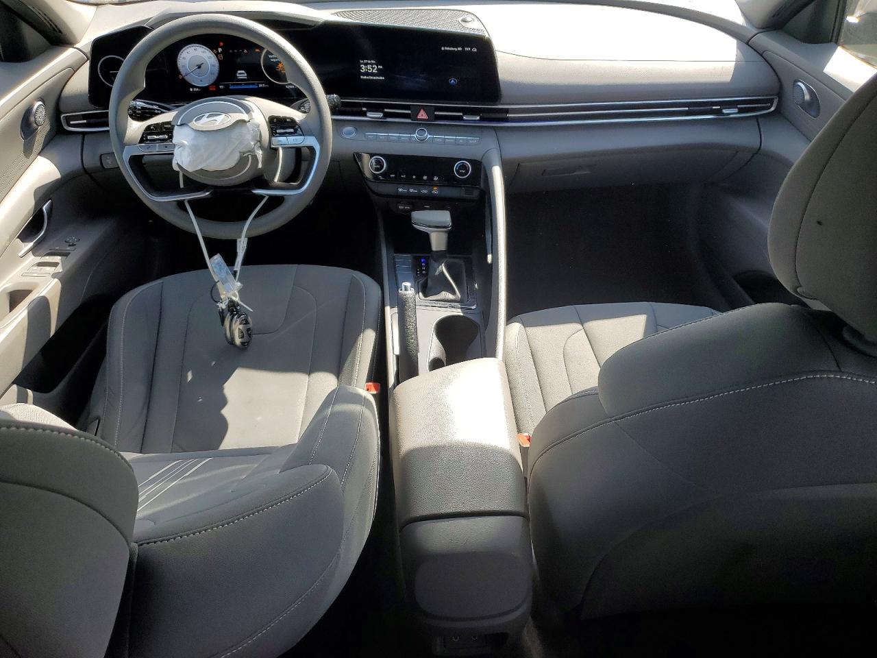 2024 HYUNDAI ELANTRA SEL photo 22