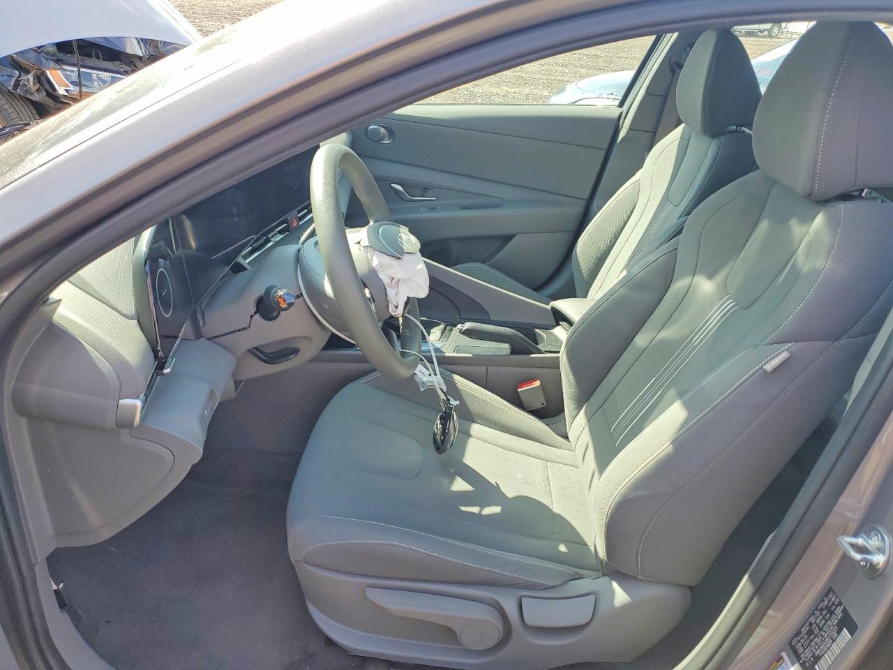 2024 HYUNDAI ELANTRA SEL photo 19
