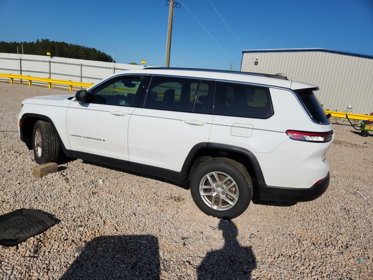 2023 JEEP GRAND CHEROKEE L LAREDO photo 3