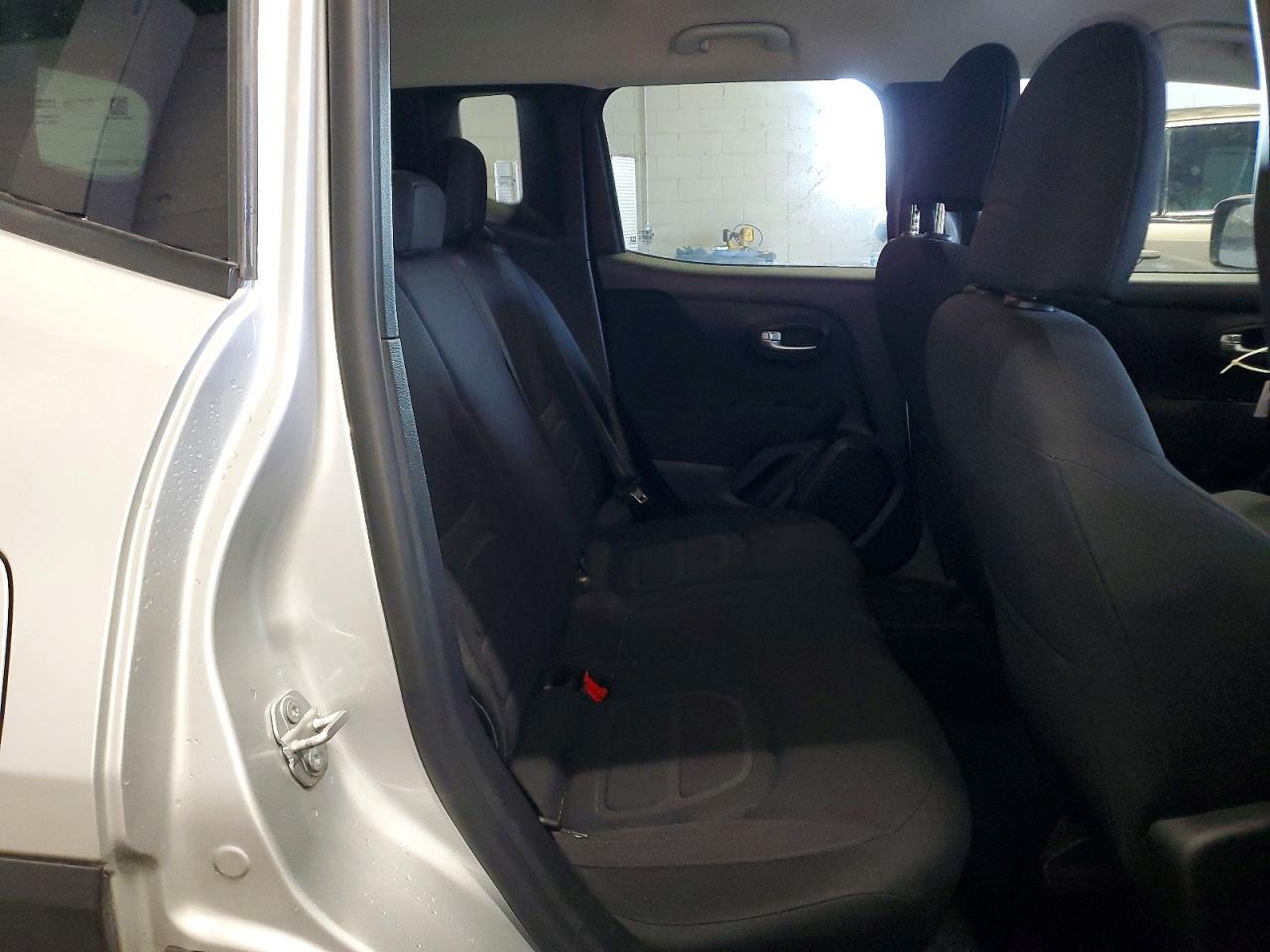 2019 JEEP RENEGADE LATITUDE photo 31