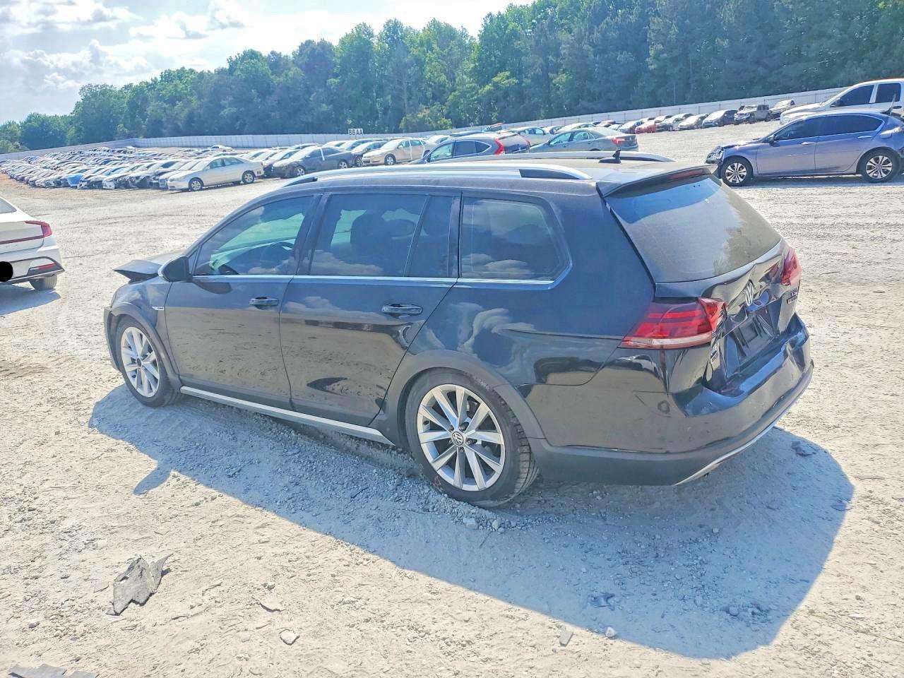 2017 VOLKSWAGEN GOLF ALLTRACK S photo 4