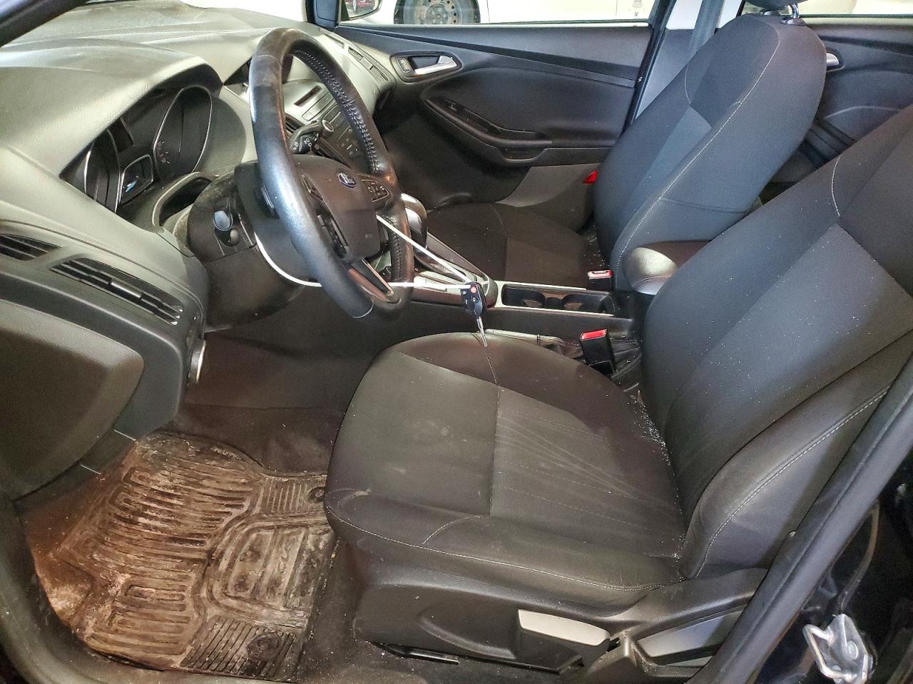 2015 FORD FOCUS SE photo 19