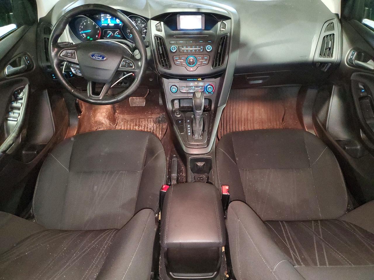 2015 FORD FOCUS SE photo 22
