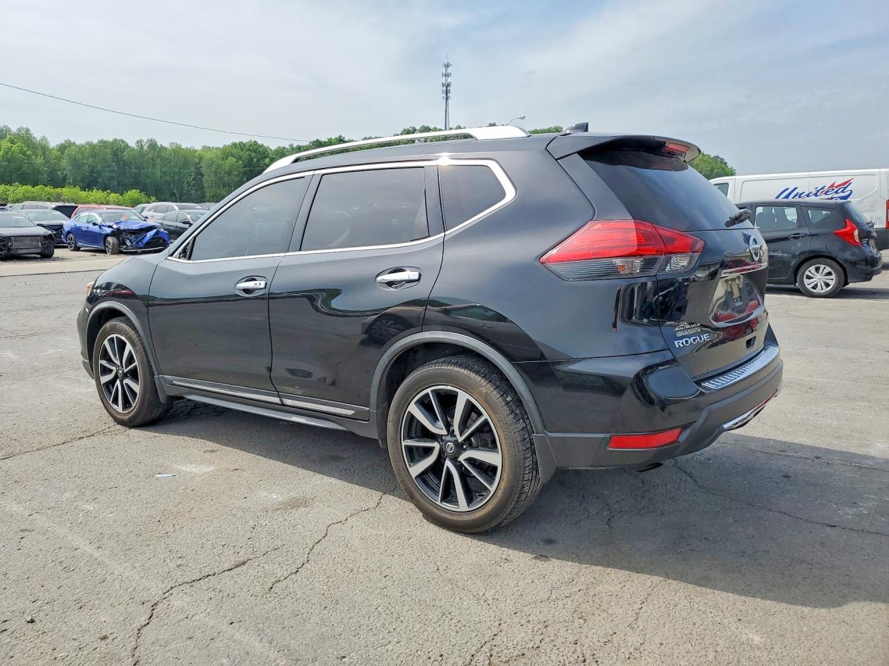 2017 NISSAN ROGUE SL photo 2