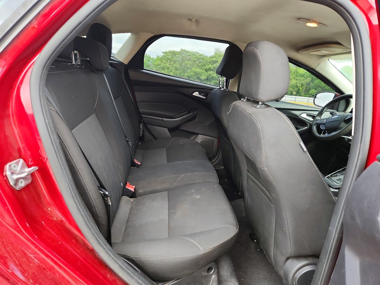2015 FORD FOCUS SE photo 19