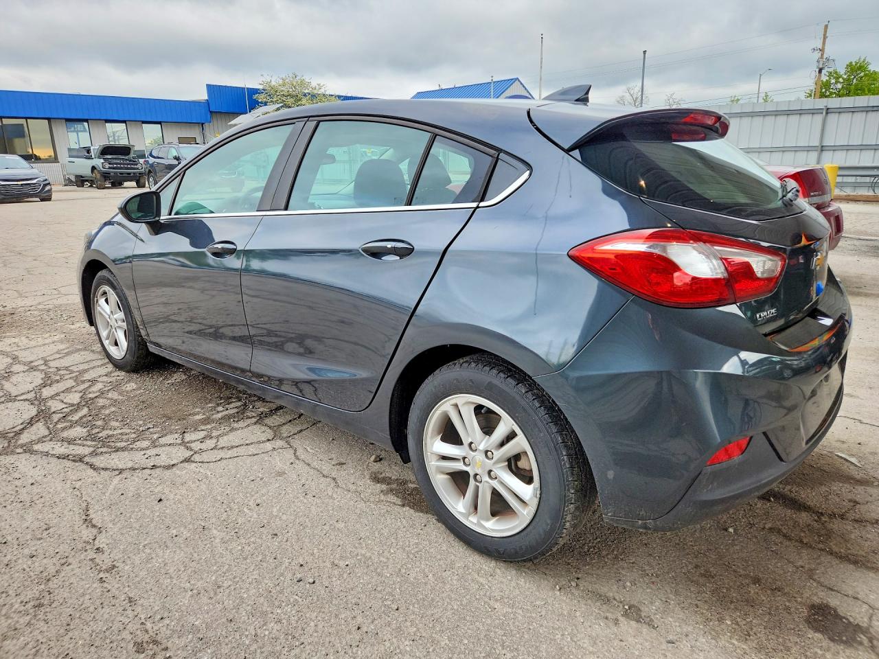 2017 CHEVROLET CRUZE LT photo 3