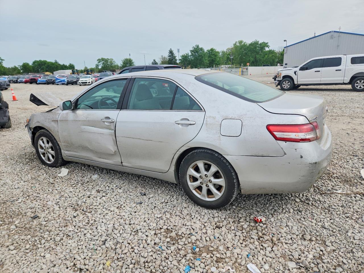 2011 TOYOTA CAMRY LE photo 3