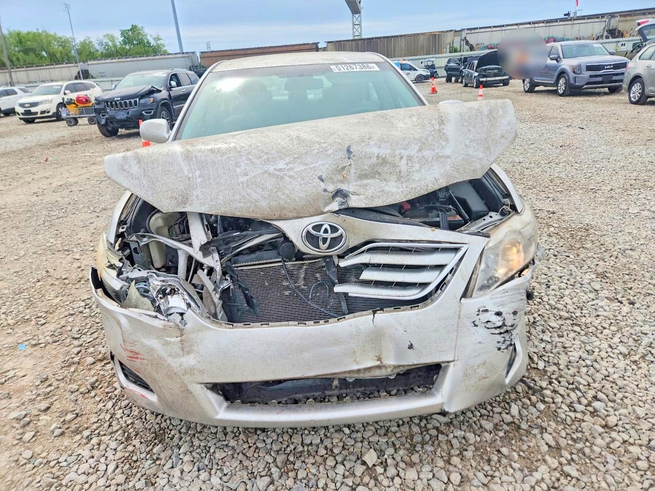 2011 TOYOTA CAMRY LE photo 9