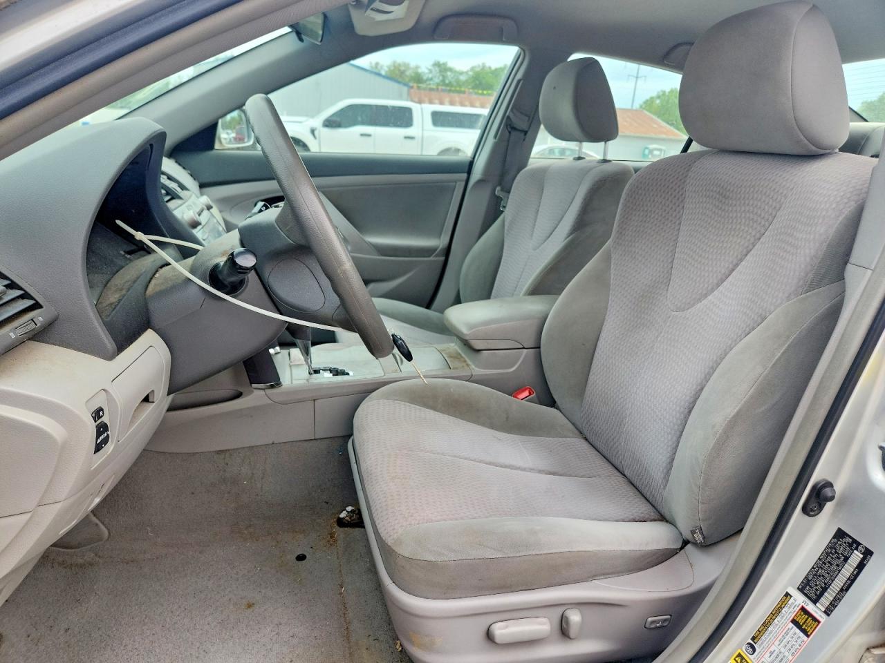 2011 TOYOTA CAMRY LE photo 13
