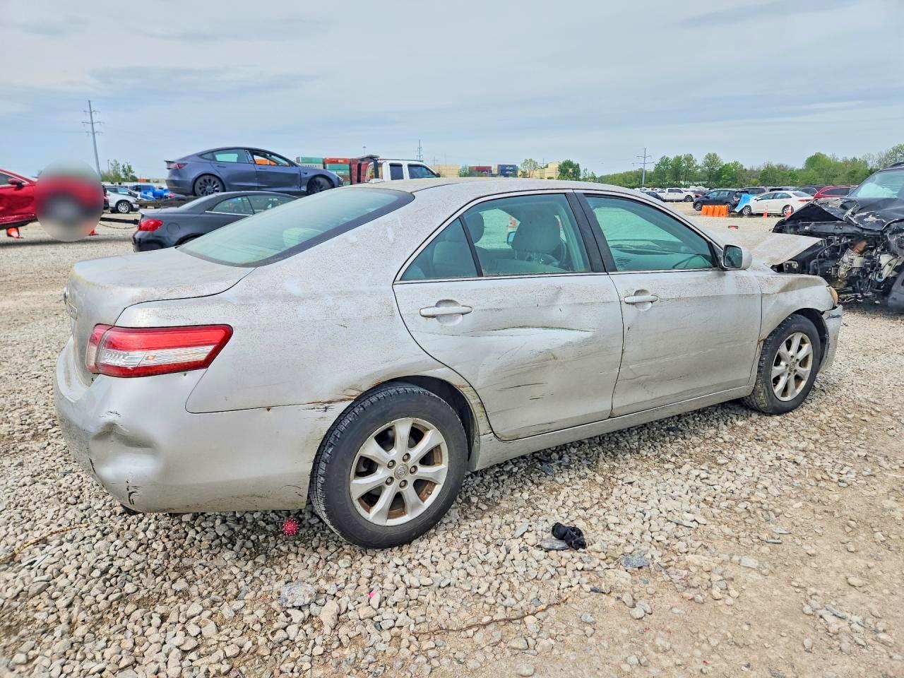 2011 TOYOTA CAMRY LE photo 5