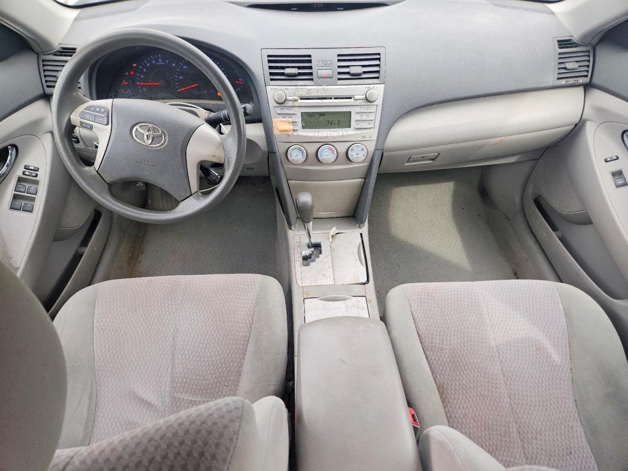 2011 TOYOTA CAMRY LE photo 15
