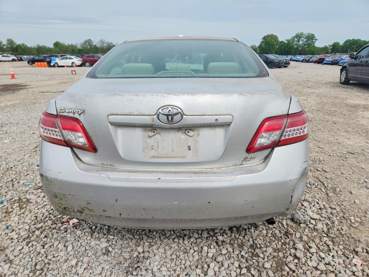 2011 TOYOTA CAMRY LE photo 11