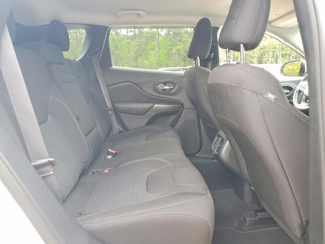 2019 JEEP CHEROKEE LATITUDE photo 28