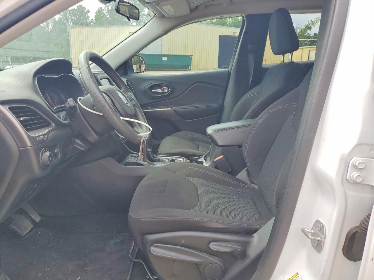 2019 JEEP CHEROKEE LATITUDE photo 19