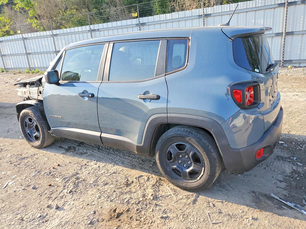 2017 JEEP RENEGADE SPORT photo 4