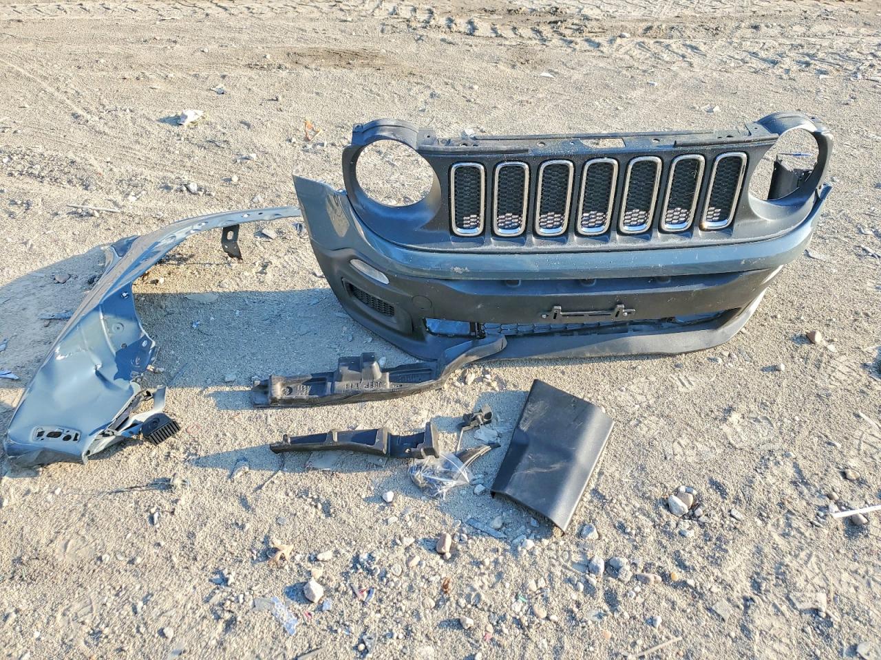 2017 JEEP RENEGADE SPORT photo 37