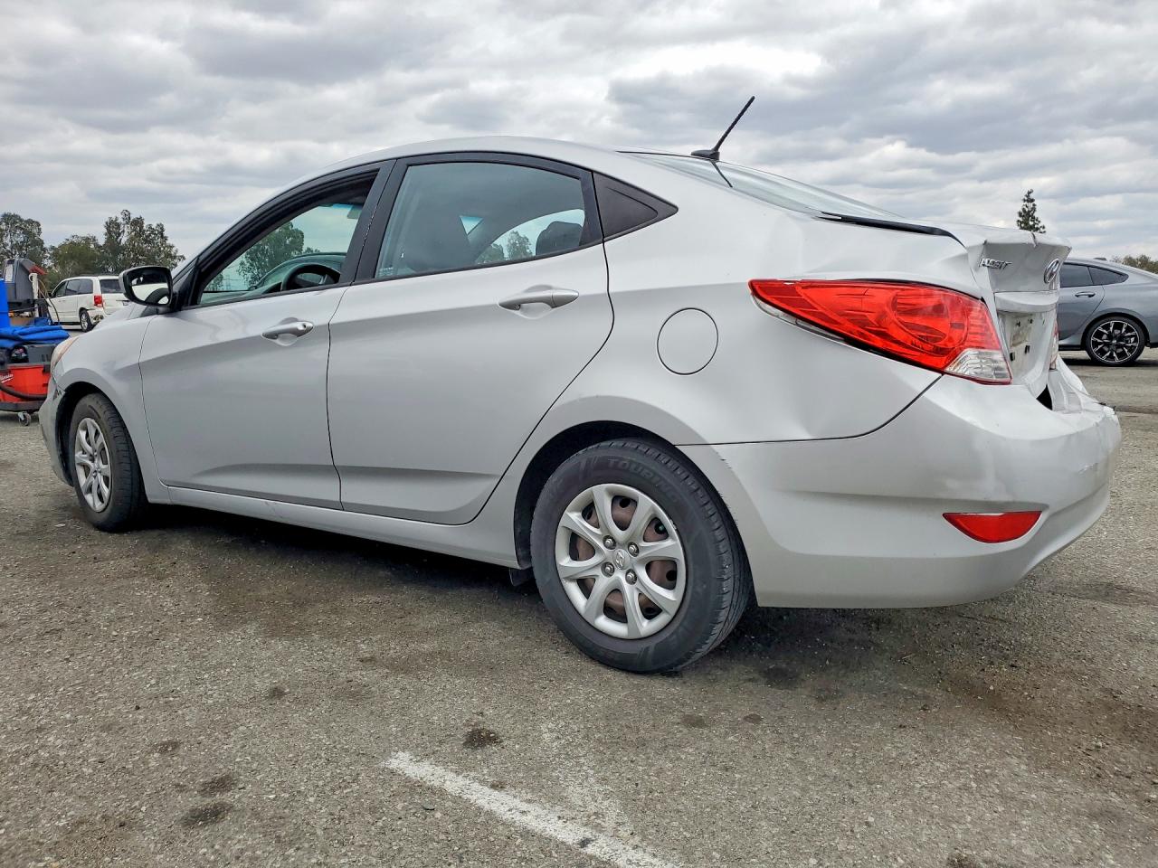 2014 HYUNDAI ACCENT GLS photo 4