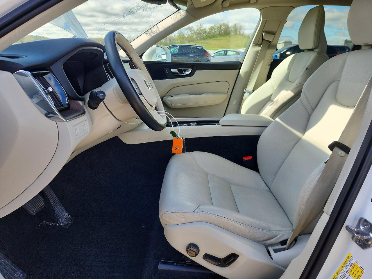 2021 VOLVO XC60 T6 MOMENTUM photo 7