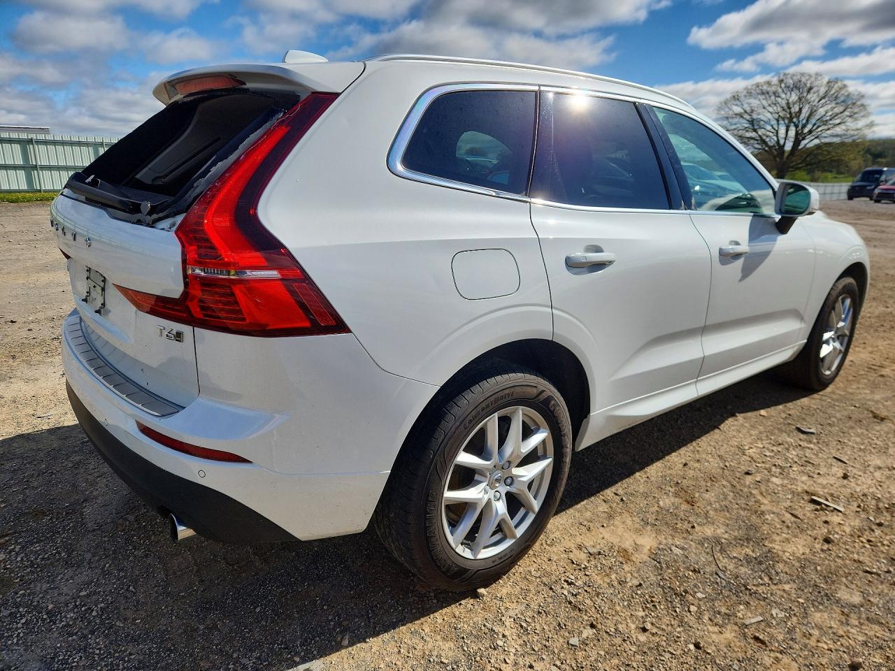 2021 VOLVO XC60 T6 MOMENTUM photo 3