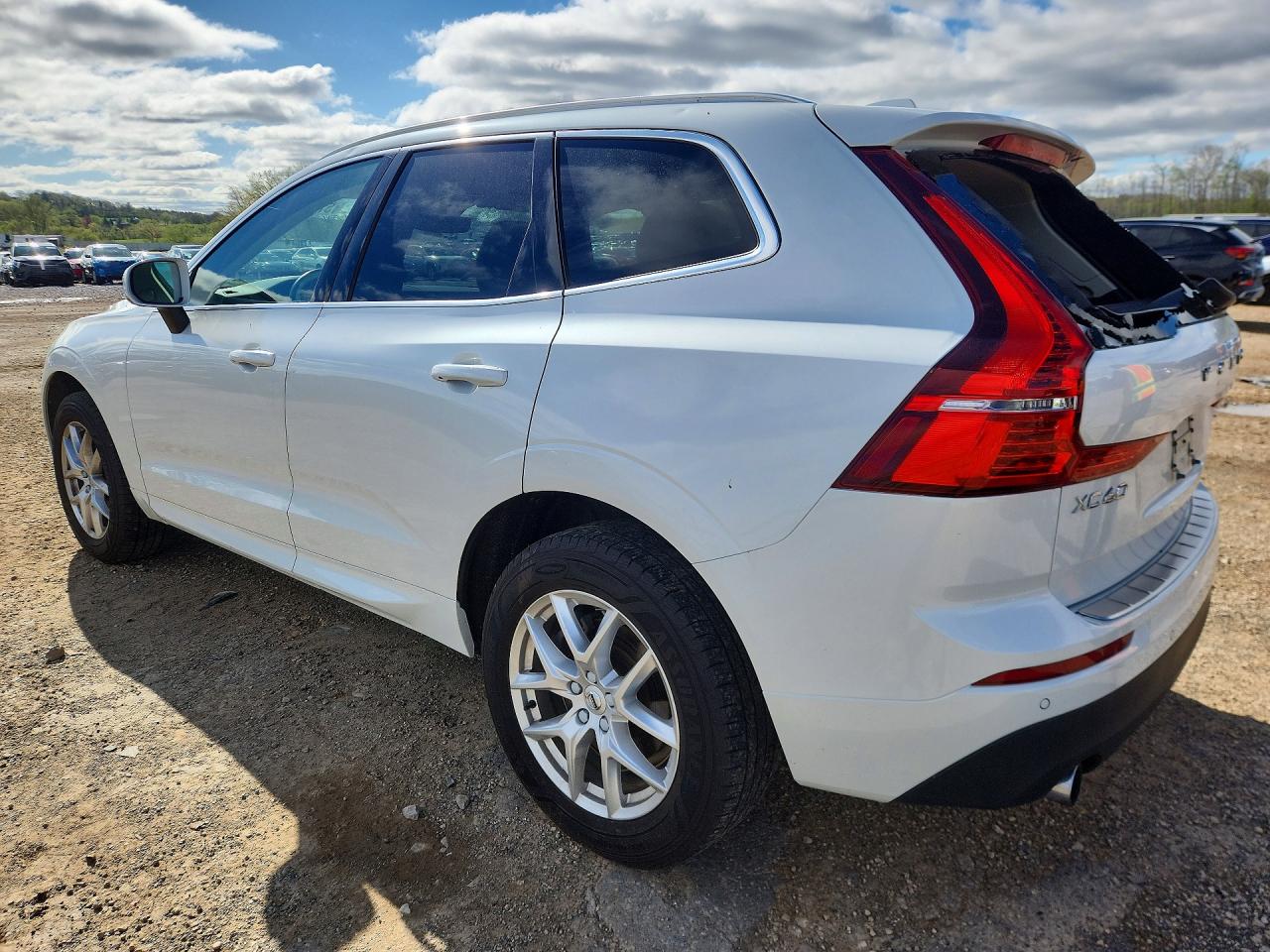 2021 VOLVO XC60 T6 MOMENTUM photo 2