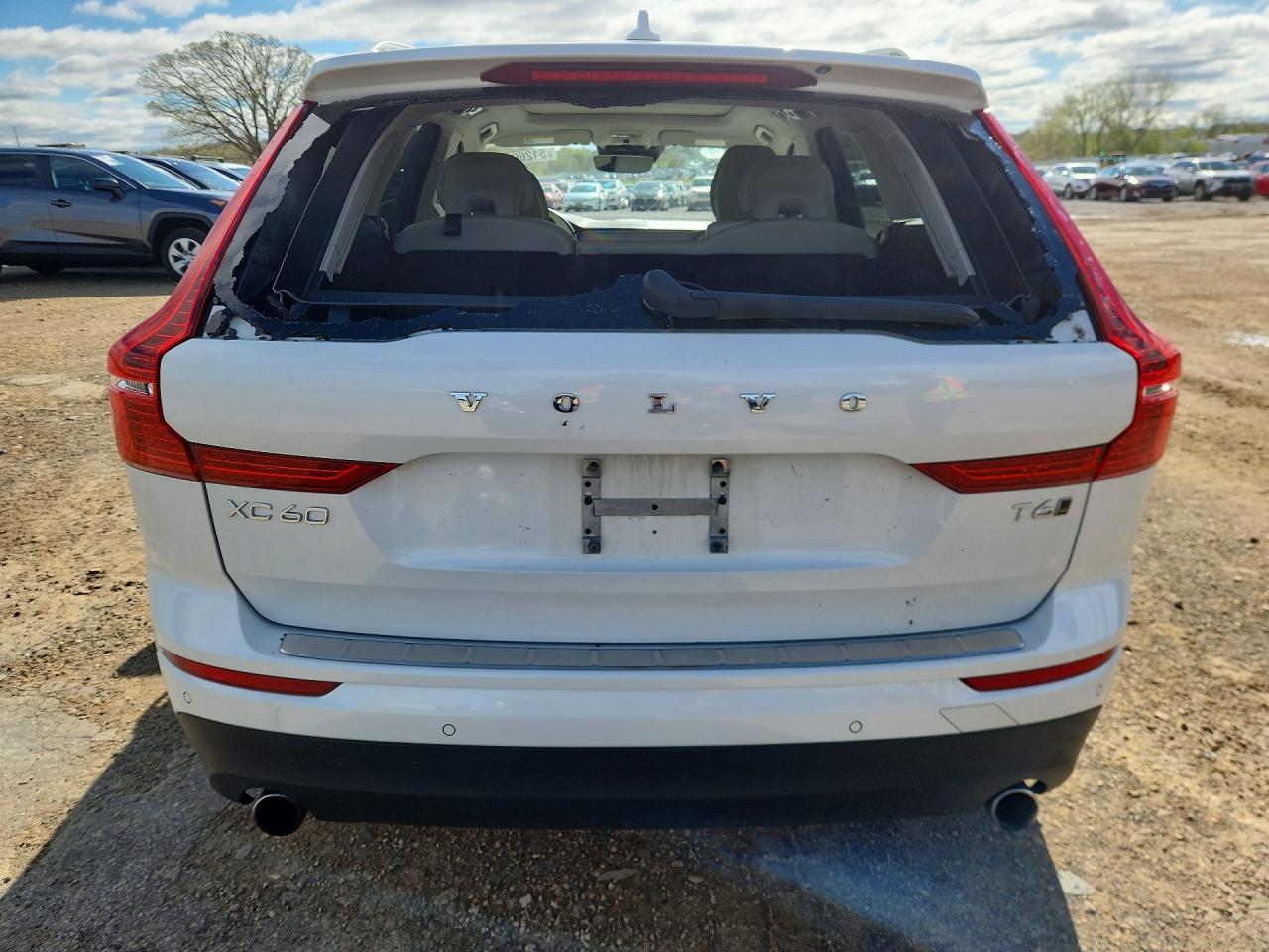 2021 VOLVO XC60 T6 MOMENTUM photo 6