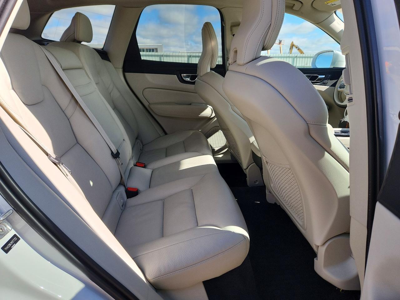 2021 VOLVO XC60 T6 MOMENTUM photo 10