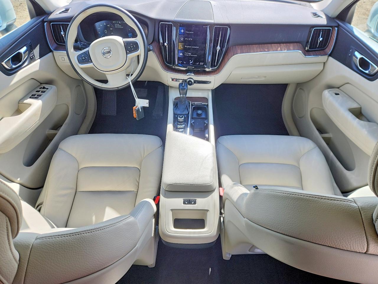 2021 VOLVO XC60 T6 MOMENTUM photo 8