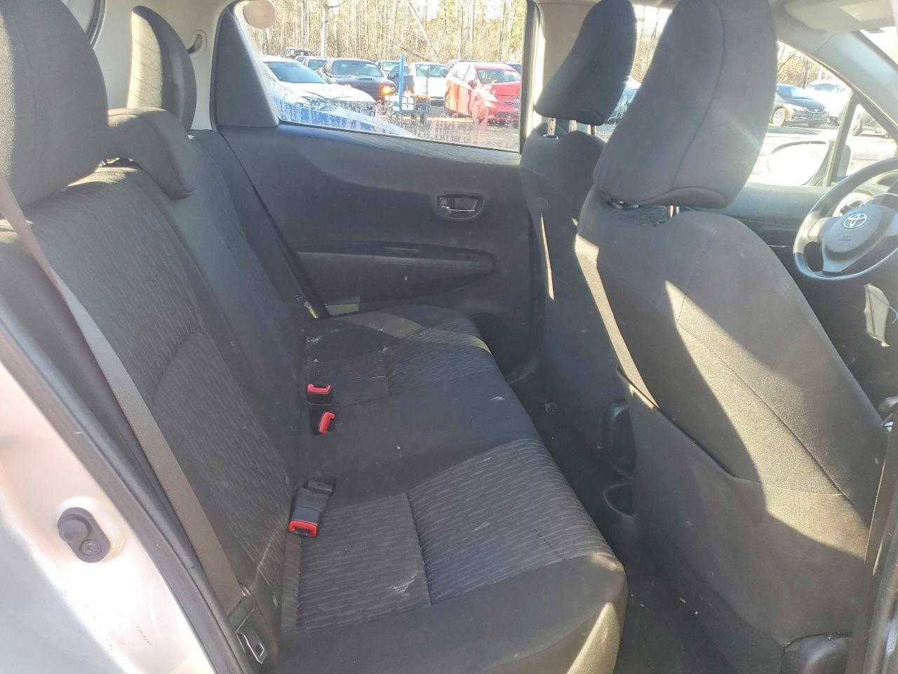 2014 TOYOTA YARIS 5-DOOR L photo 19