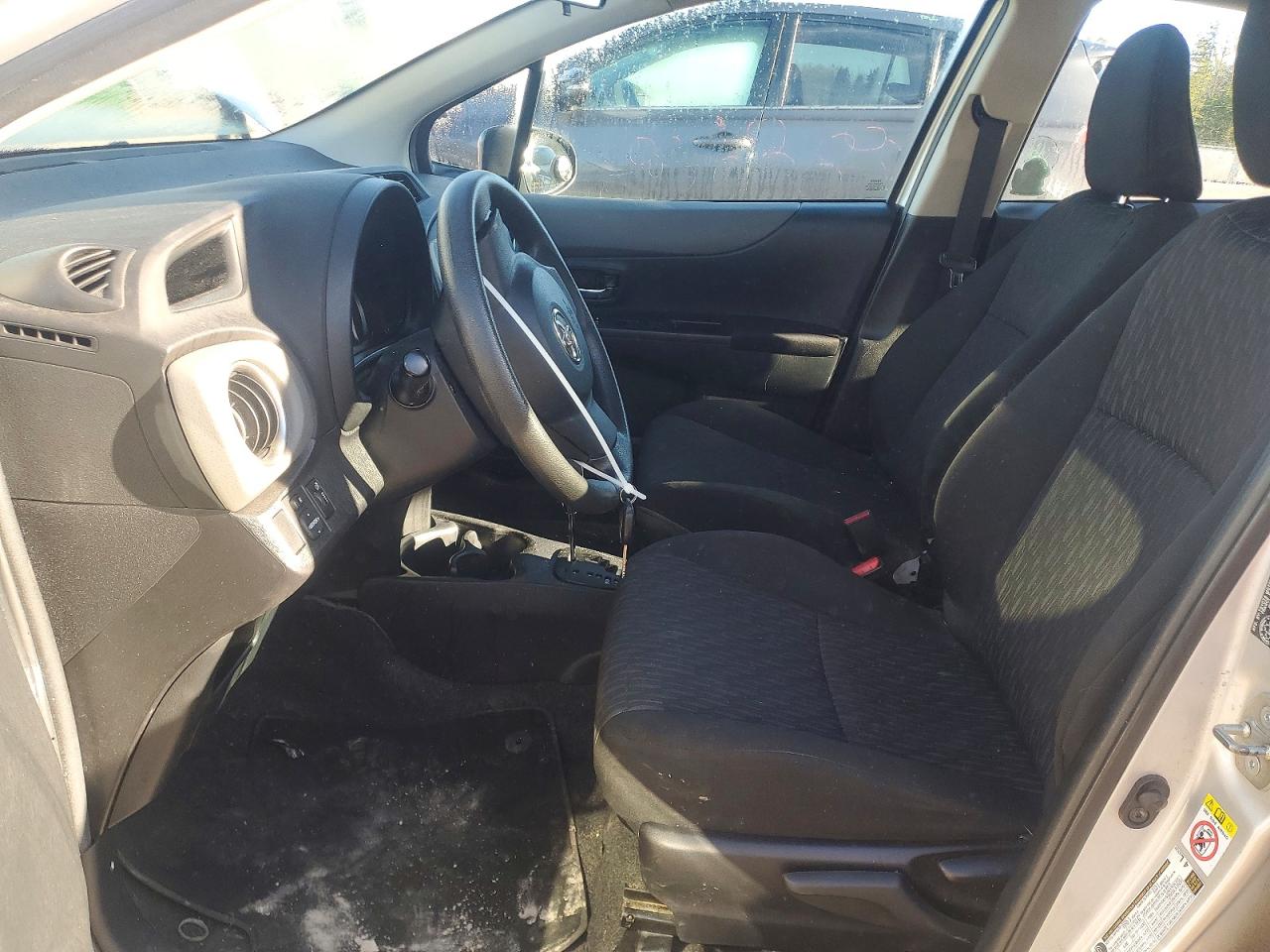 2014 TOYOTA YARIS 5-DOOR L photo 13
